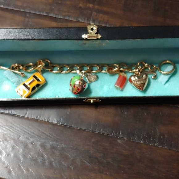 Juicy Couture Jewelry - New York juicy couture charm taxi apple bracelet